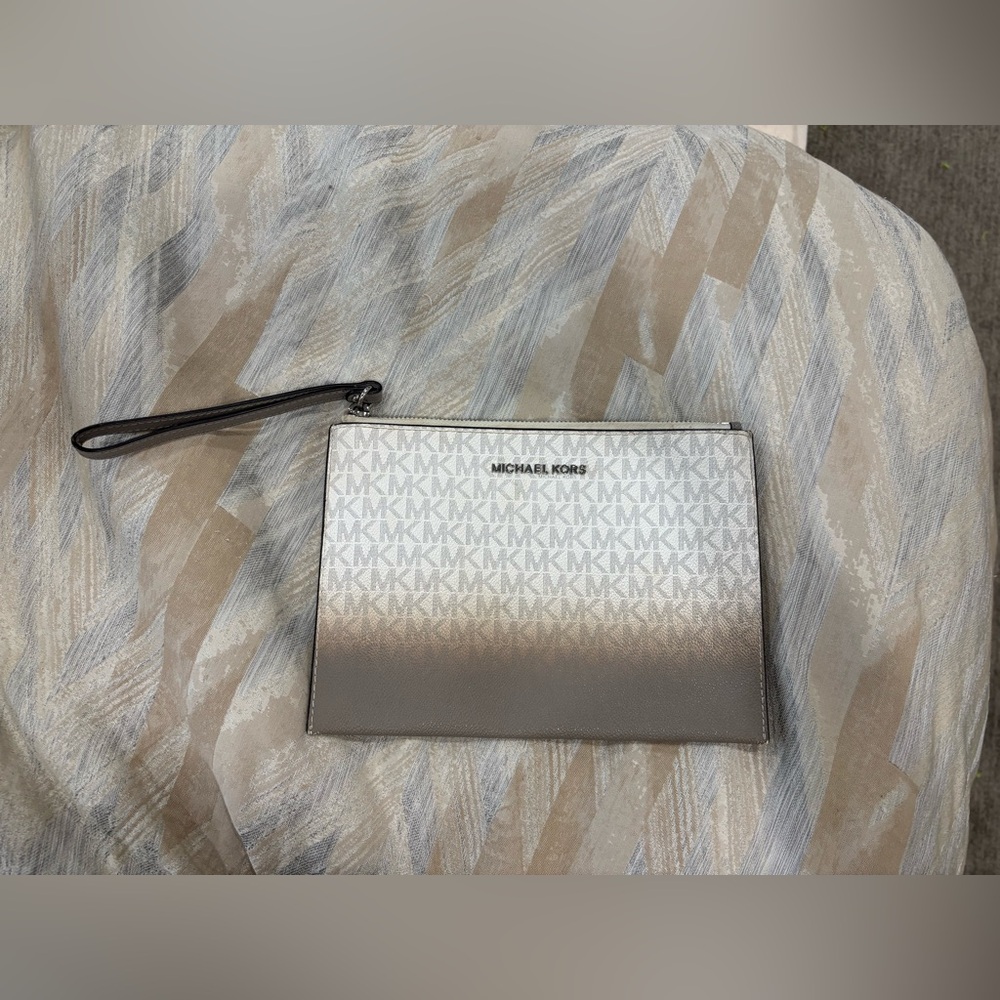 Michael Kors logo ombré zip clutch wristlet